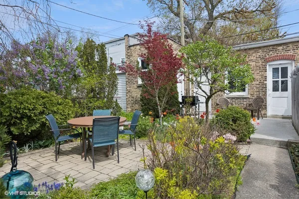 $4,900 | 2815 North Racine Avenue, Unit 2, Chicago, IL 60657