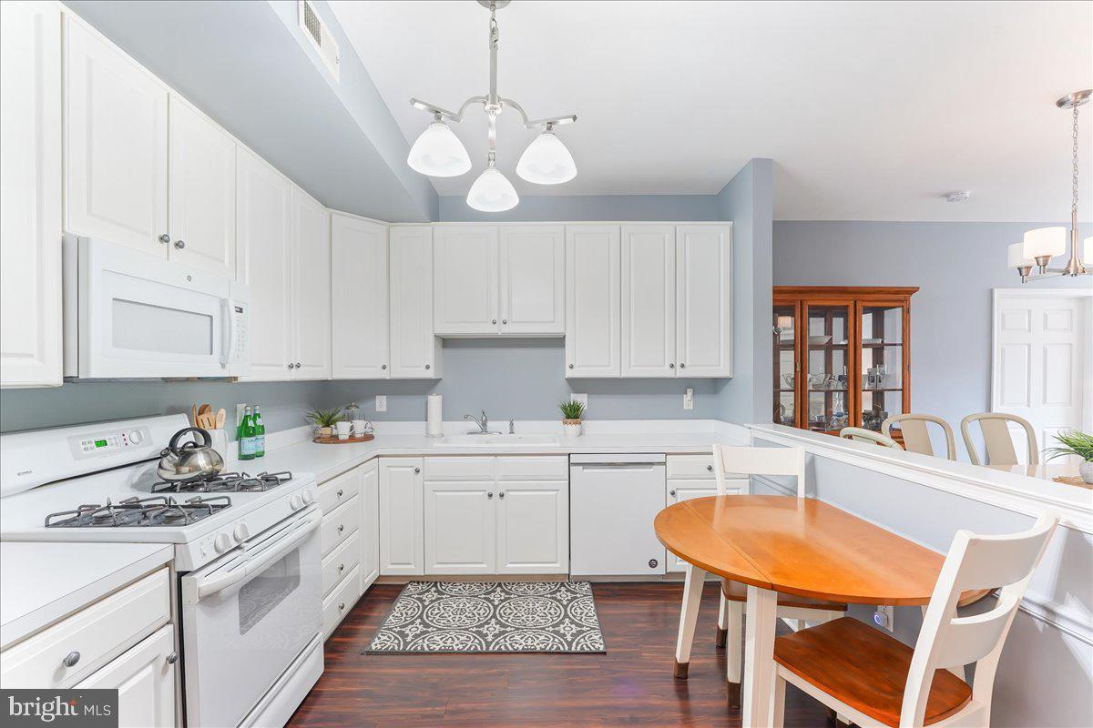 1306 Nicklaus Drive, Unit 134 Springfield, PA 19064 - Photo 11 of 22 Kitchen