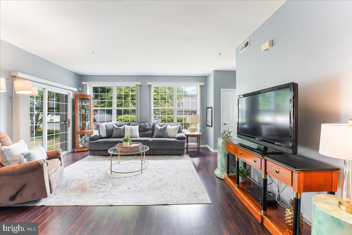 1306 Nicklaus Drive, Unit 134 Springfield, PA 19064 - Photo 3 of 22 Living Room