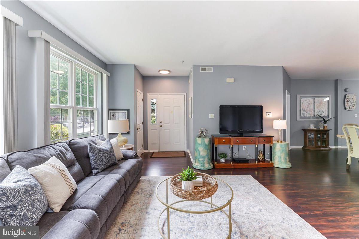 1306 Nicklaus Drive, Unit 134 Springfield, PA 19064 - Photo 5 of 22 Living Room