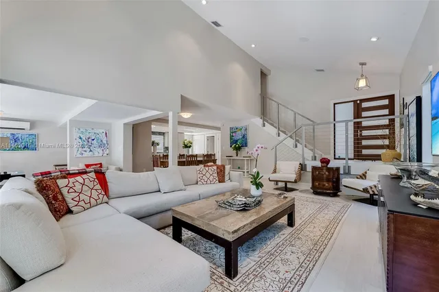 $3,195,000 | 7255 Southwest 55th Avenue, Miami, FL 33143