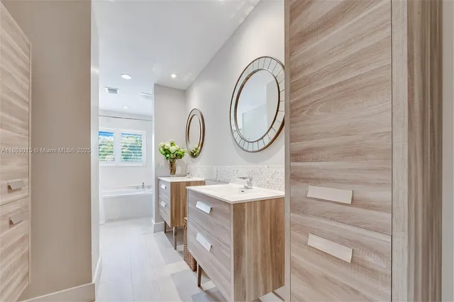 $3,195,000 | 7255 Southwest 55th Avenue, Miami, FL 33143