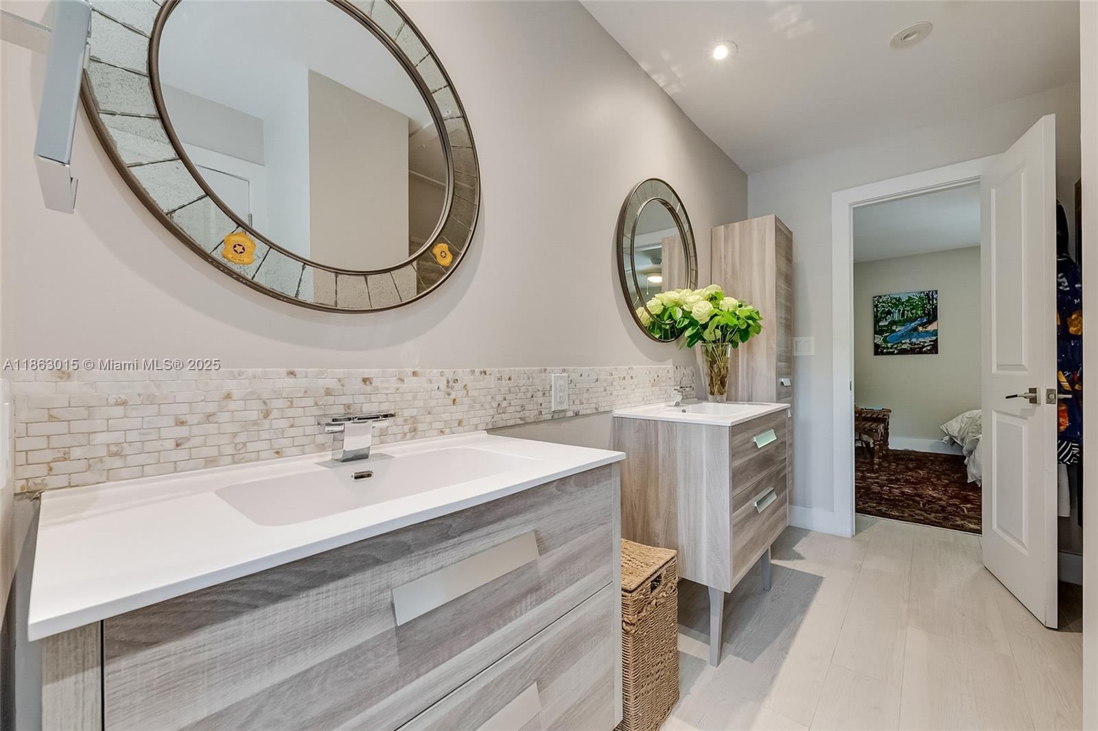 7255 Southwest 55th Avenue Miami, FL 33143 - Photo 29 of 40 Jack and Jill bathroom