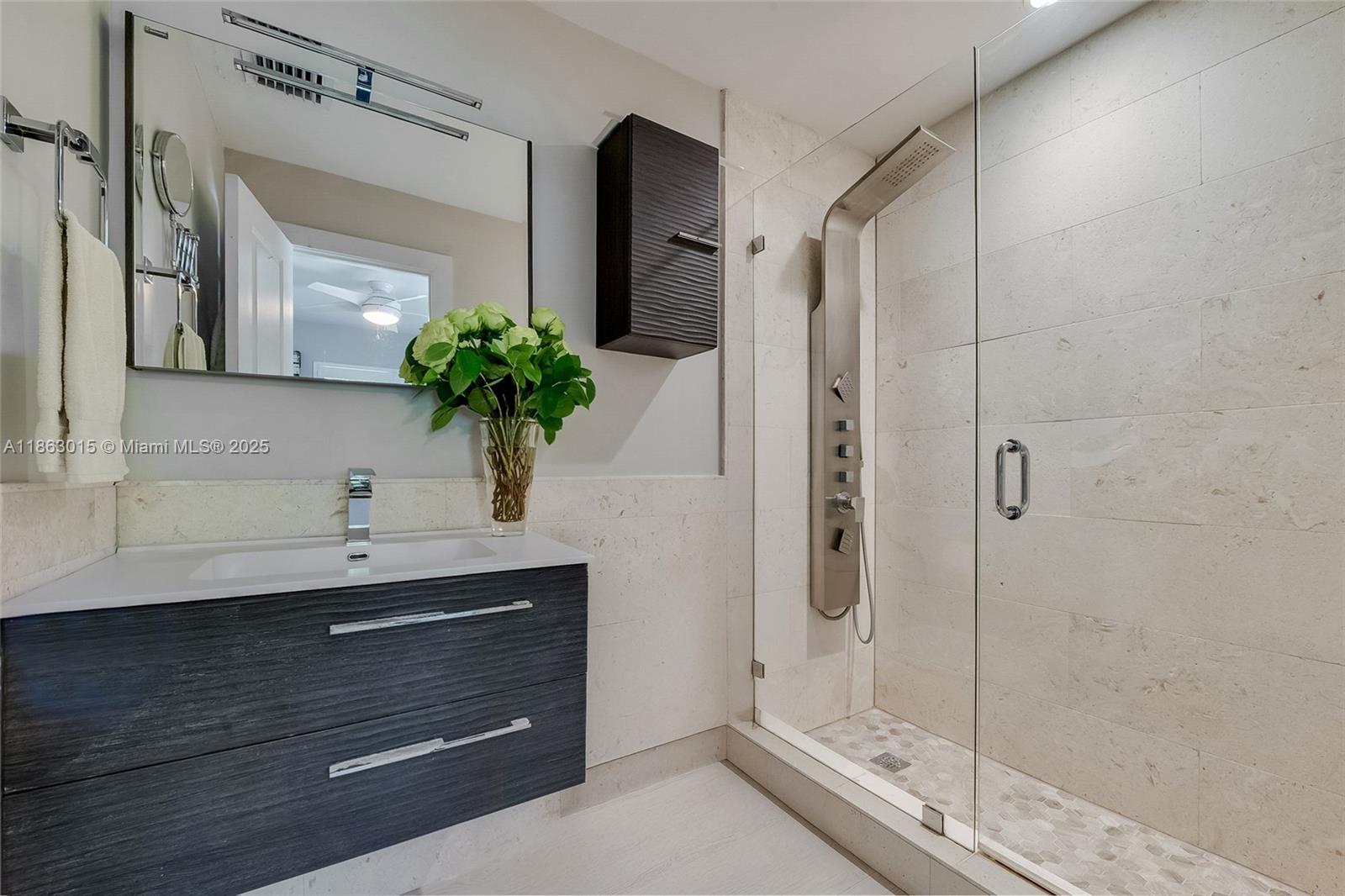 7255 Southwest 55th Avenue Miami, FL 33143 - Photo 31 of 40 3rd bedroom ensuite bathroom