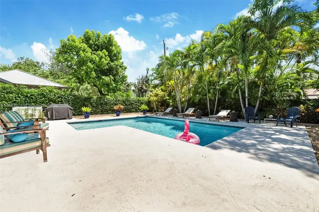 $3,195,000 | 7255 Southwest 55th Avenue, Miami, FL 33143