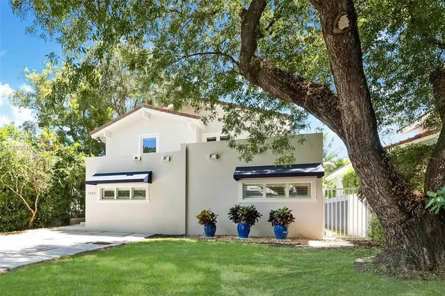 $3,195,000 | 7255 Southwest 55th Avenue, Miami, FL 33143