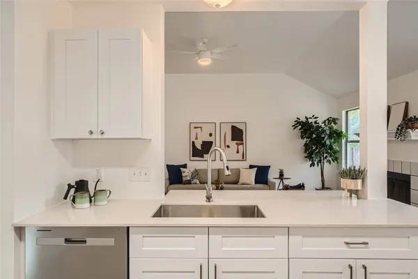 $2,100 | 905 Jasmine Trail, Georgetown, TX 78626