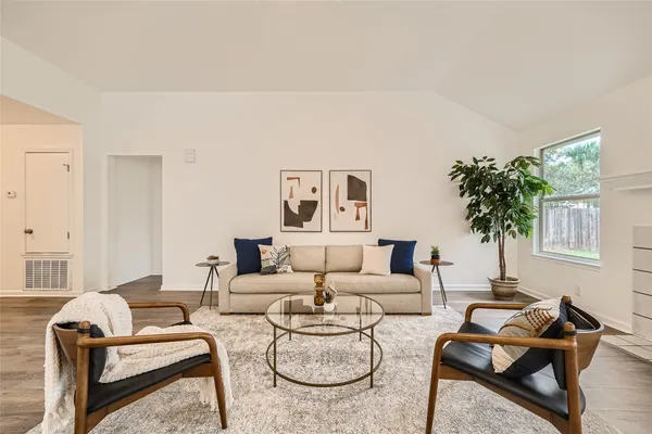 $2,100 | 905 Jasmine Trail, Georgetown, TX 78626