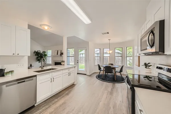 $2,100 | 905 Jasmine Trail, Georgetown, TX 78626