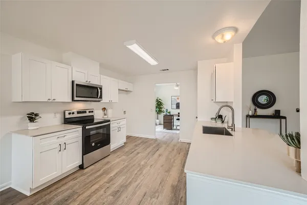 $2,100 | 905 Jasmine Trail, Georgetown, TX 78626