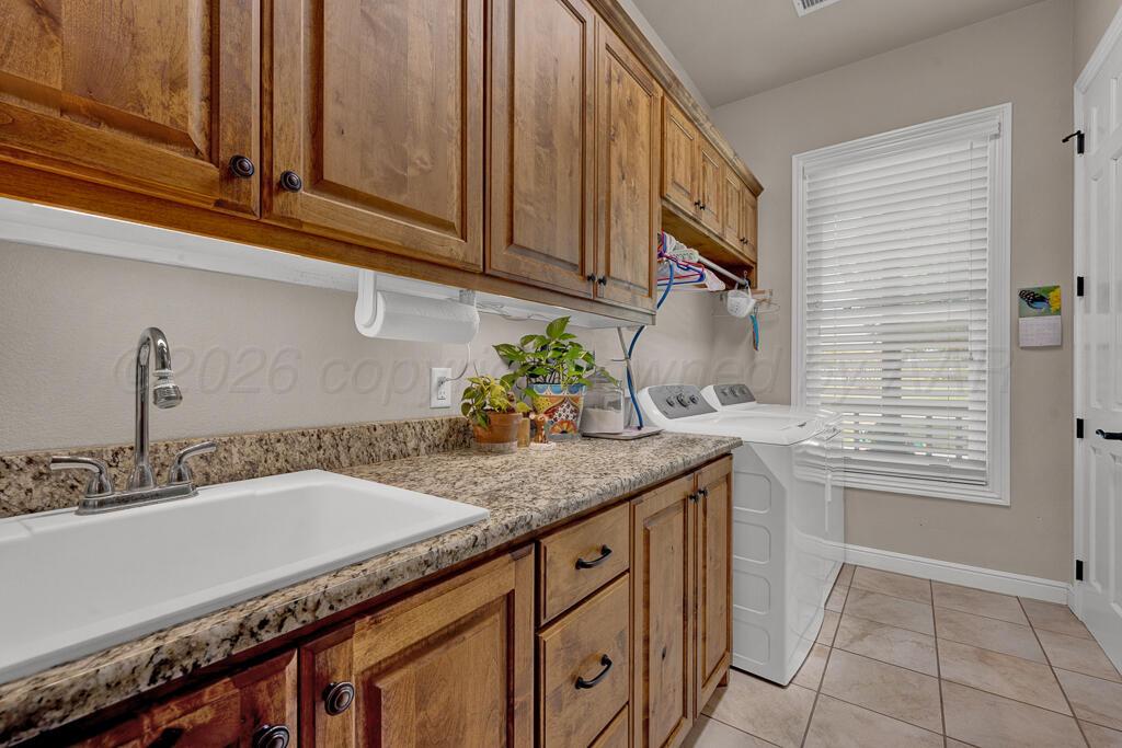 7701 Canyon Bend Road Amarillo, TX 79118 - Photo 43 of 67 laundry room