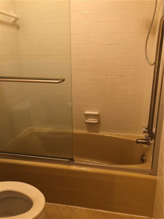 127 Canterbury Road Pendleton, SC 29670 - Photo 32 of 46 Hall Bath with Tub/Glass Door