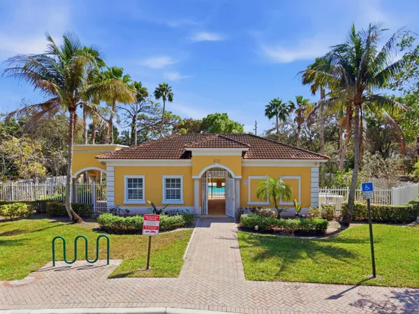 $2,500 | 978 Pipers Cay Drive, West Palm Beach, FL 33415