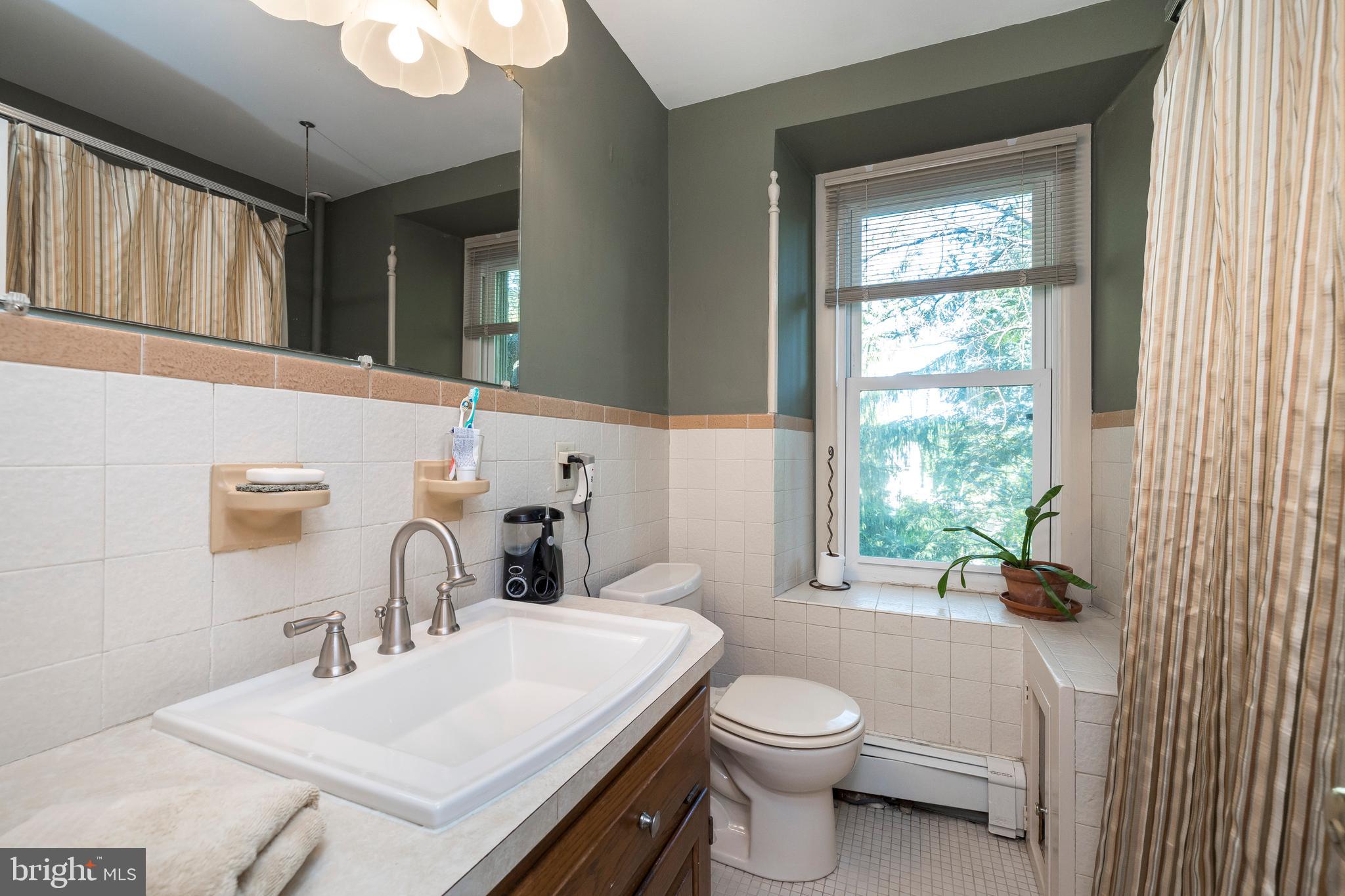 623 Ridge Road Spring City, PA 19475 - Photo 29 of 49 2nd Floor Full Bath