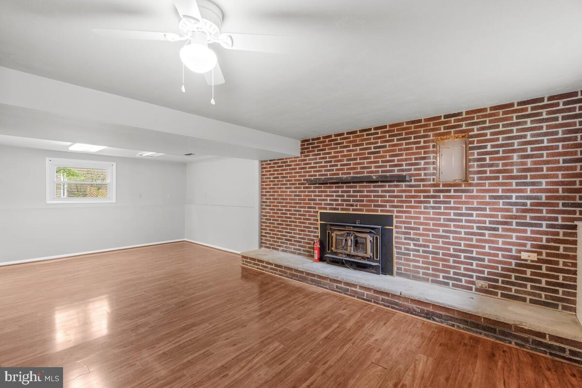 6772 Pyramid Way Columbia, MD 21044 - Photo 19 of 24 Family Room w/fireplace