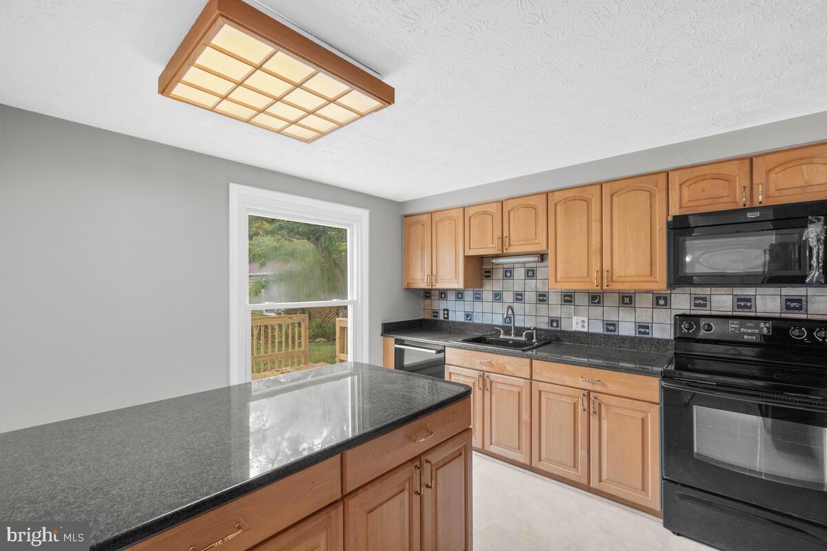 6772 Pyramid Way Columbia, MD 21044 - Photo 6 of 24 Kitchen