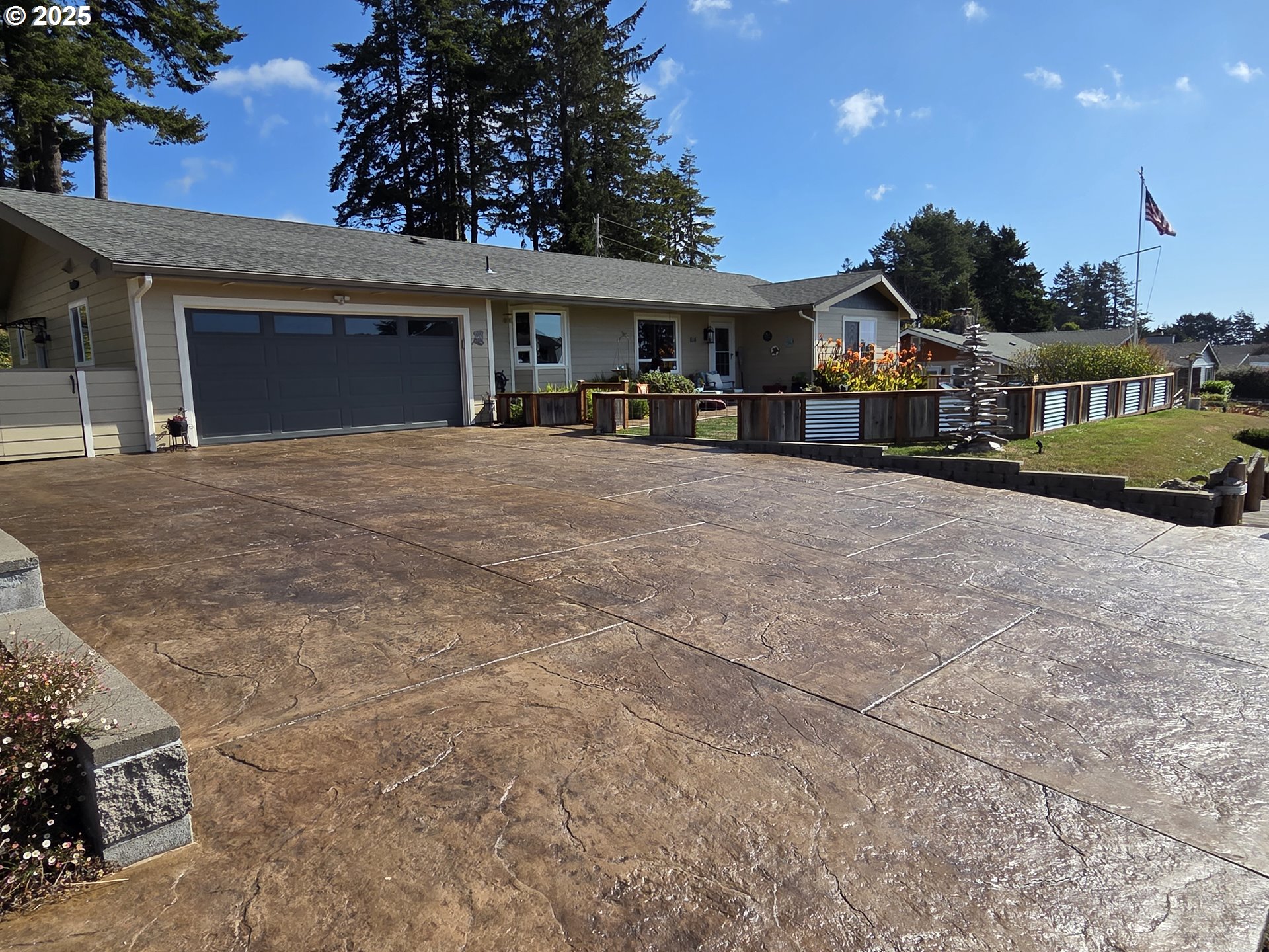 814 Paradise Lane Brookings, OR 97415 - Photo 1 of 47