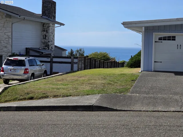 a view of a backyard of the house
