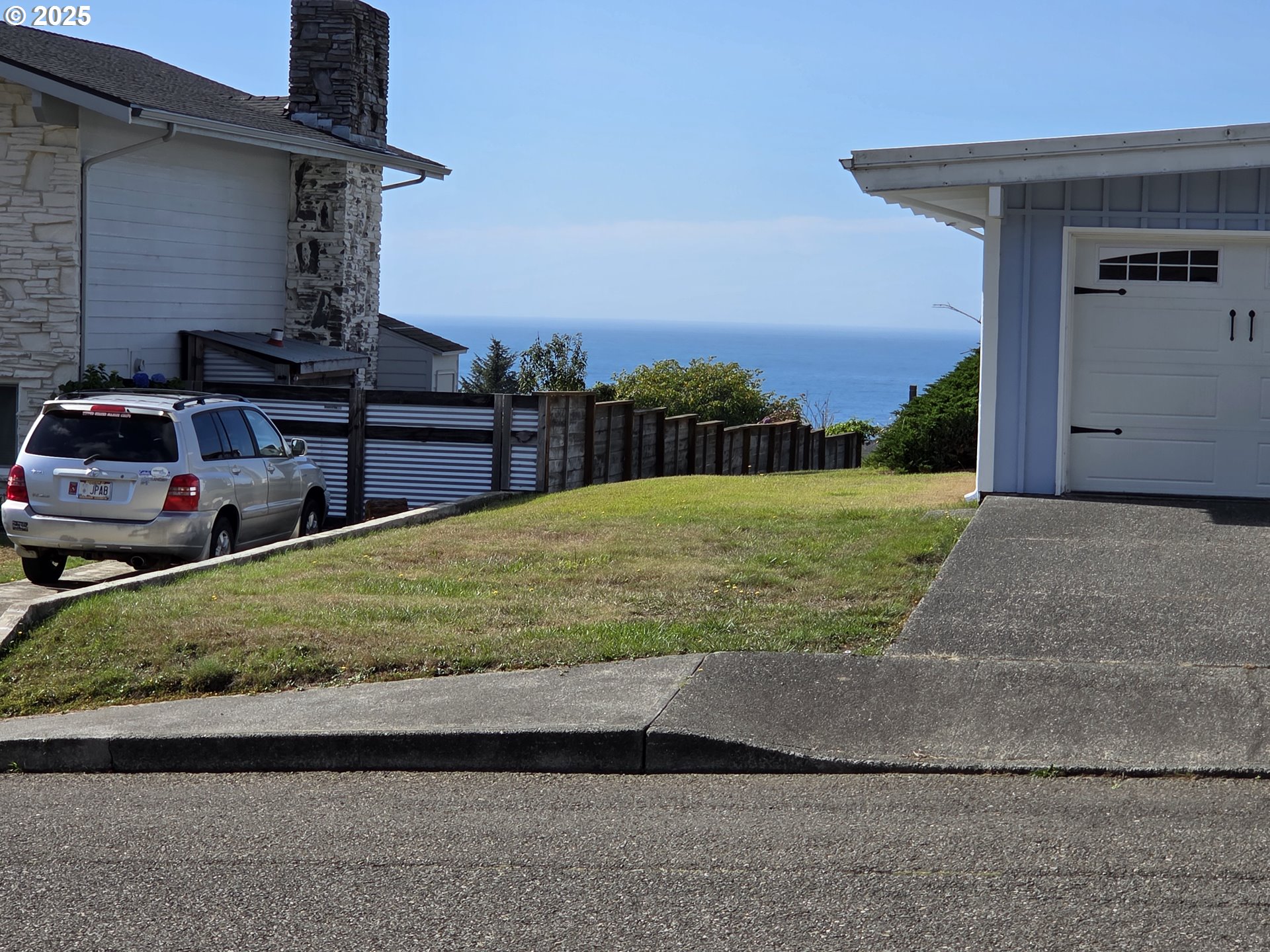 814 Paradise Lane Brookings, OR 97415 - Photo 2 of 47 View
