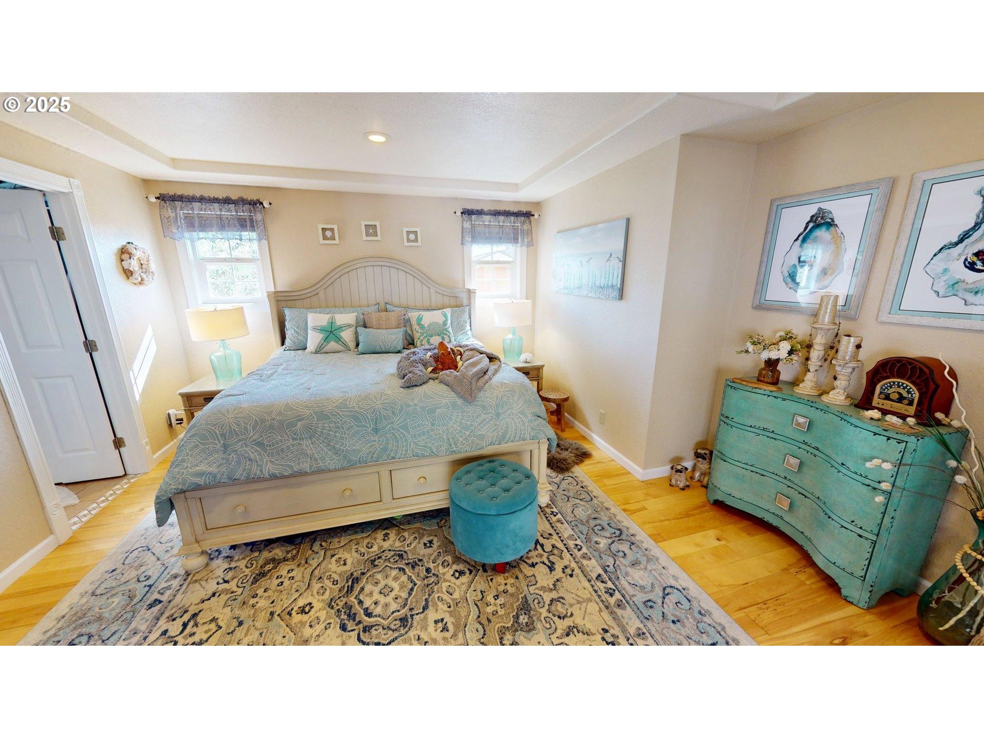 814 Paradise Lane Brookings, OR 97415 - Photo 21 of 47 Owner's Suite Bedroom