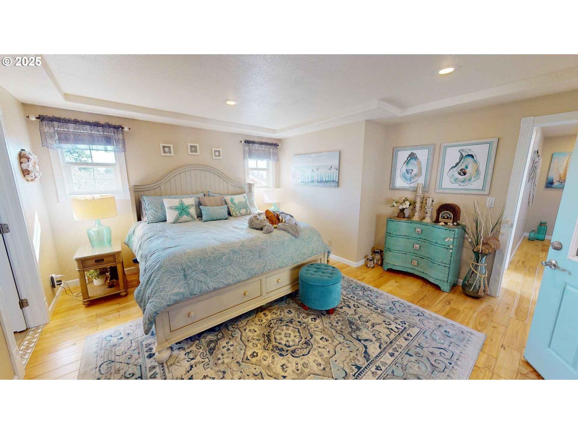 814 Paradise Lane Brookings, OR 97415 - Photo 22 of 47 Owner's Suite Bedroom