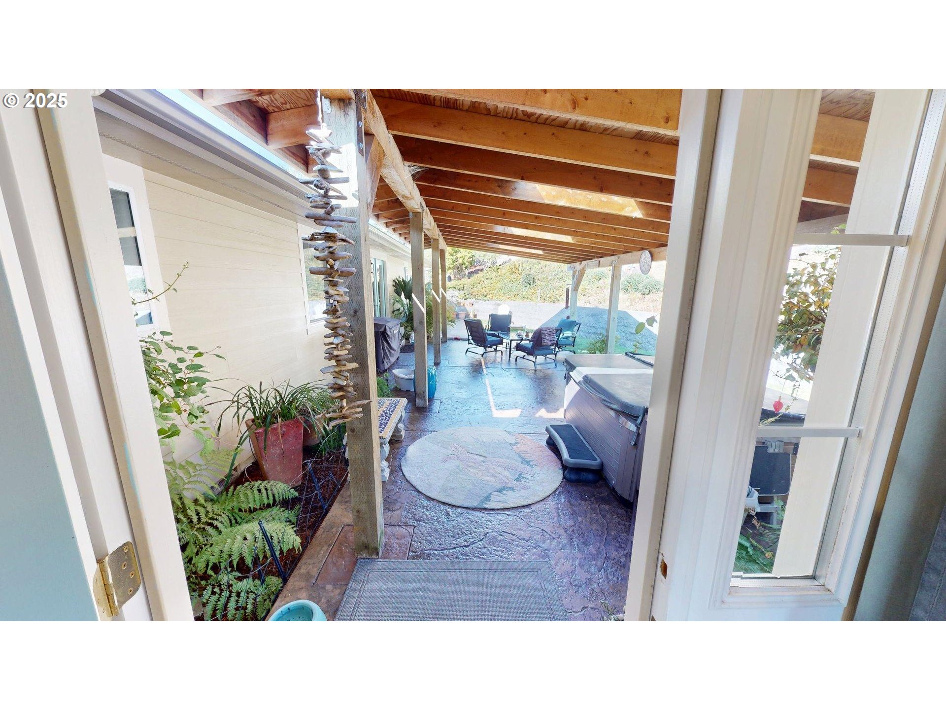 814 Paradise Lane Brookings, OR 97415 - Photo 23 of 47 Hot Tub