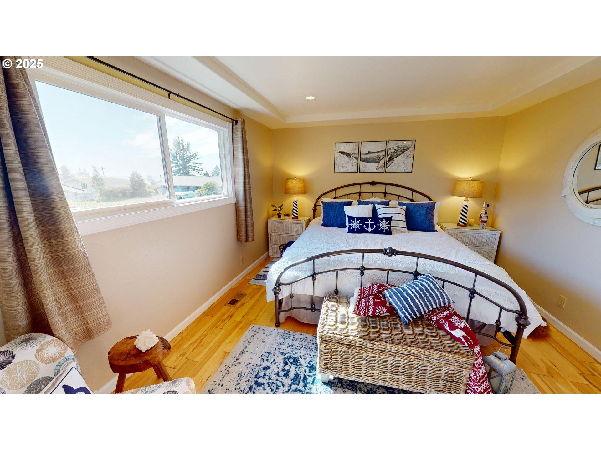 814 Paradise Lane Brookings, OR 97415 - Photo 27 of 47 Bedroom