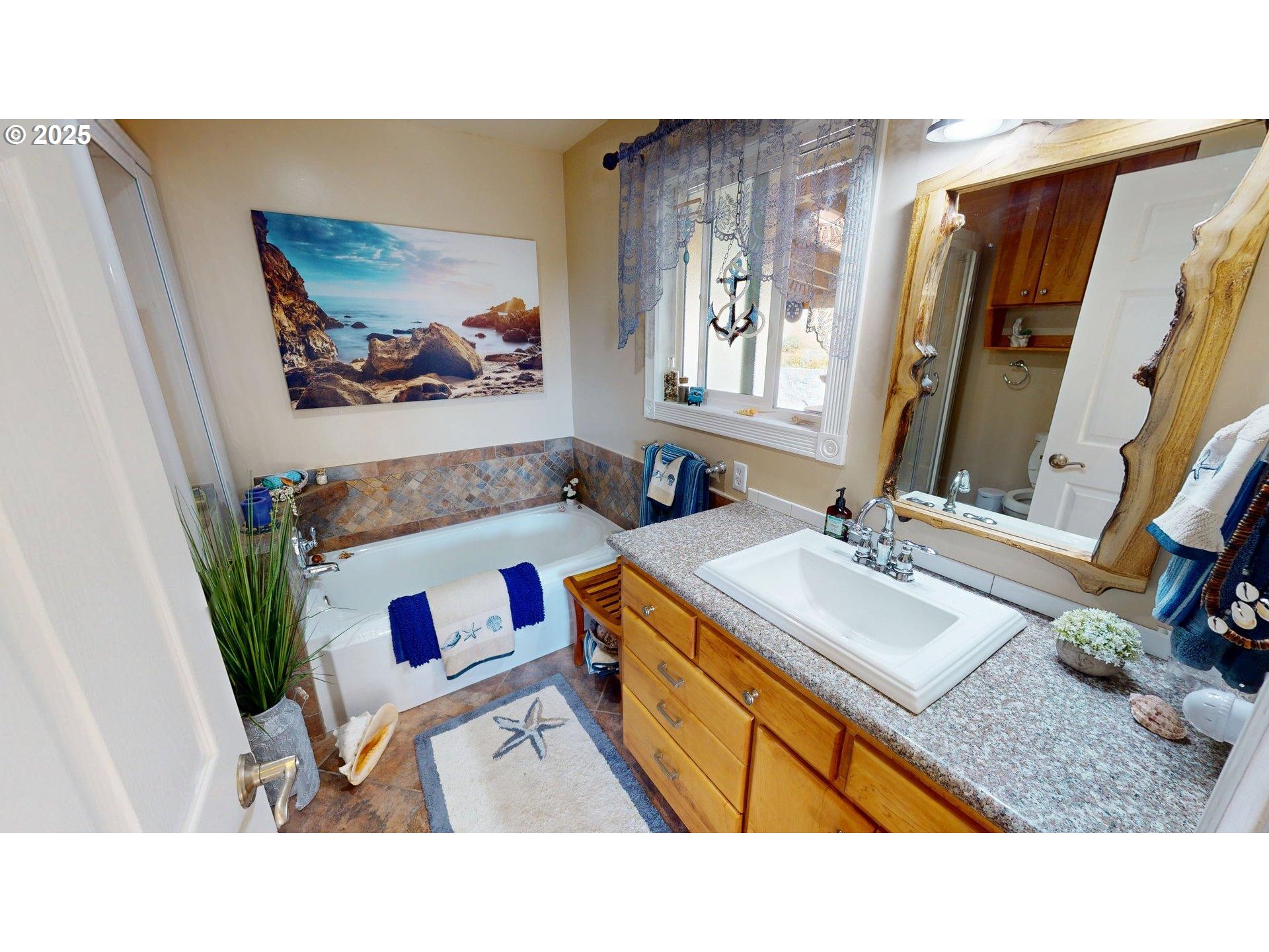 814 Paradise Lane Brookings, OR 97415 - Photo 28 of 47 Bathroom