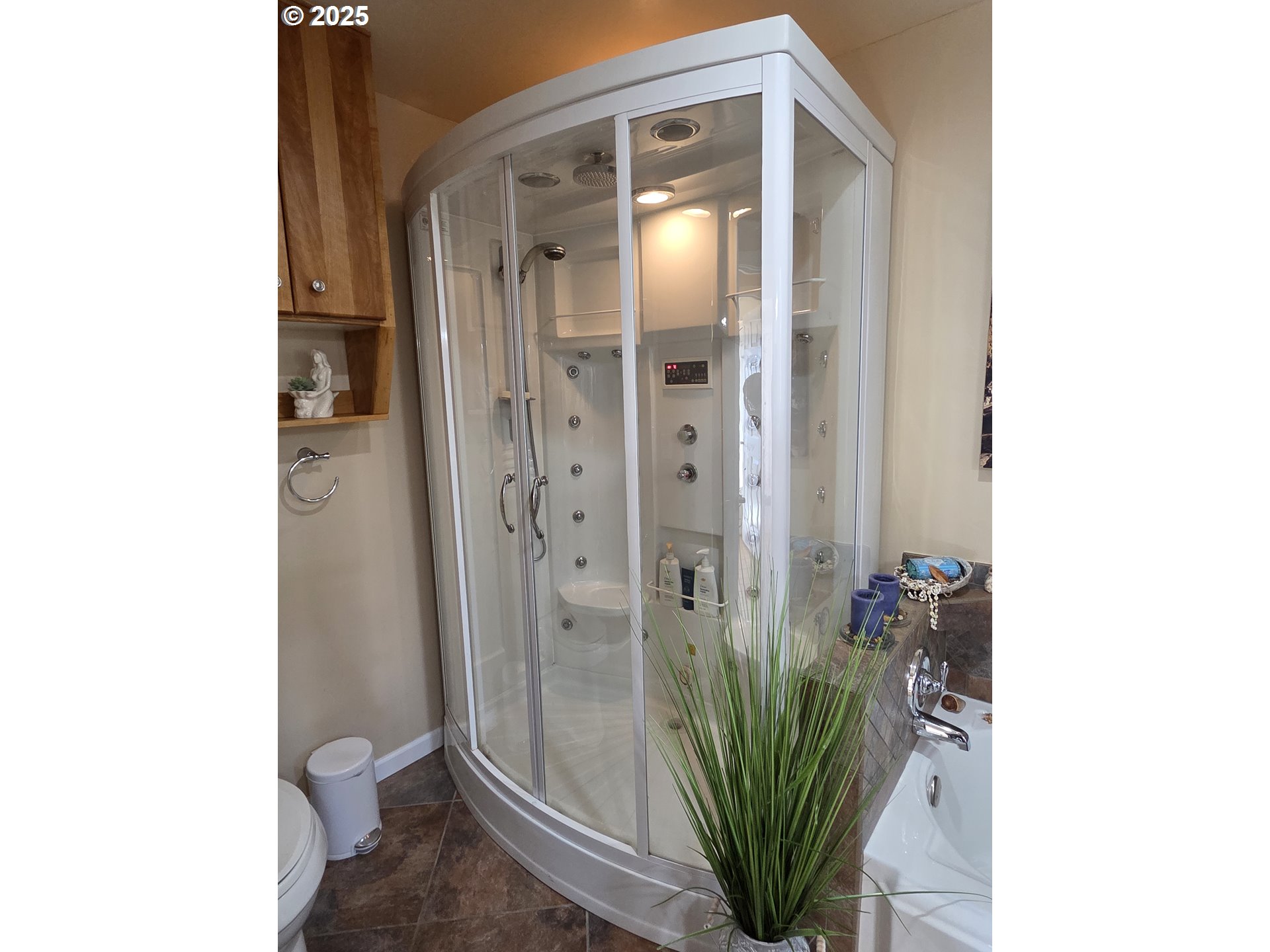 814 Paradise Lane Brookings, OR 97415 - Photo 30 of 47 Bathroom