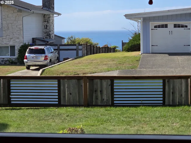 a view of a back yard of the house