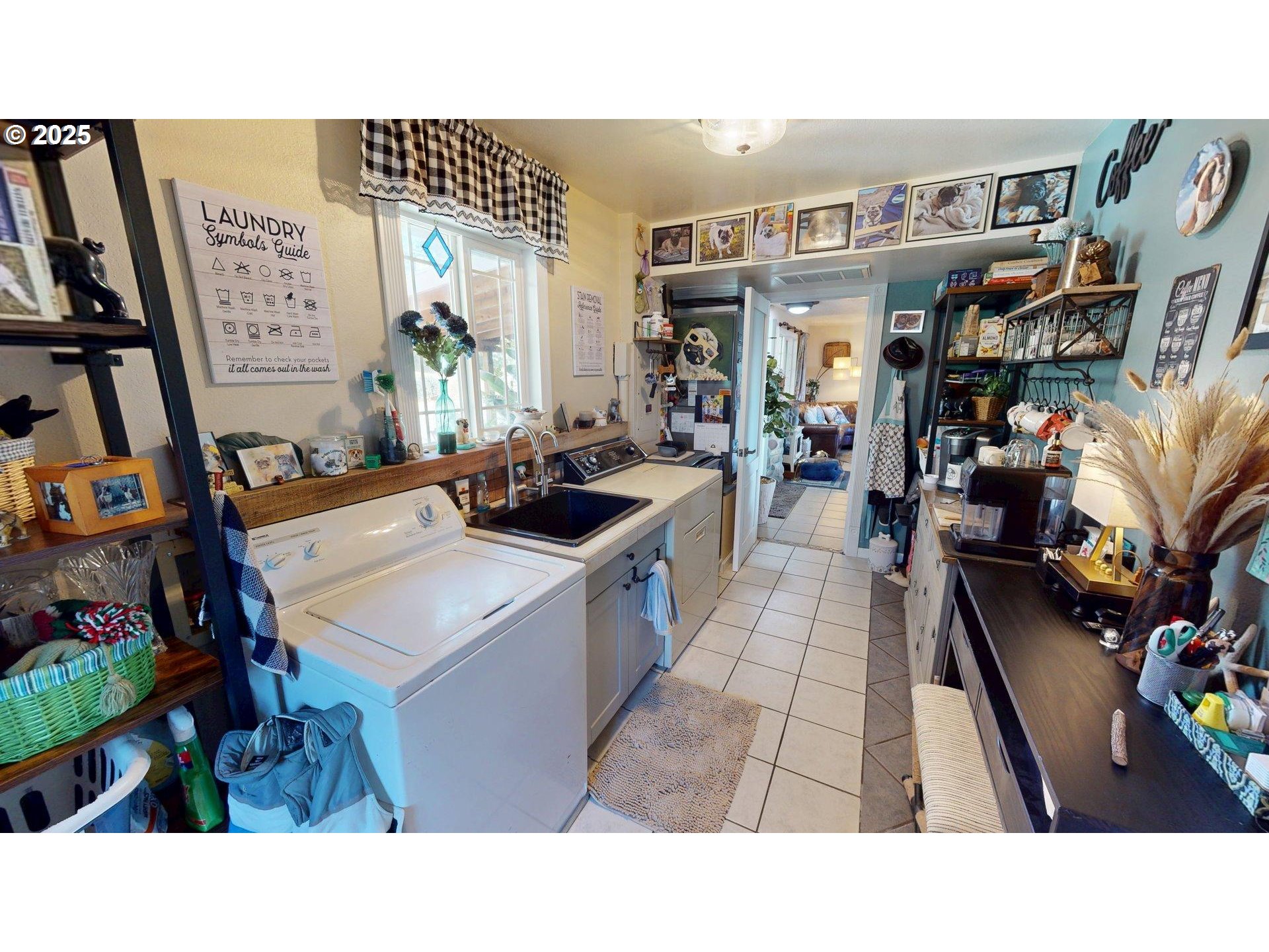 814 Paradise Lane Brookings, OR 97415 - Photo 34 of 47 Laundry