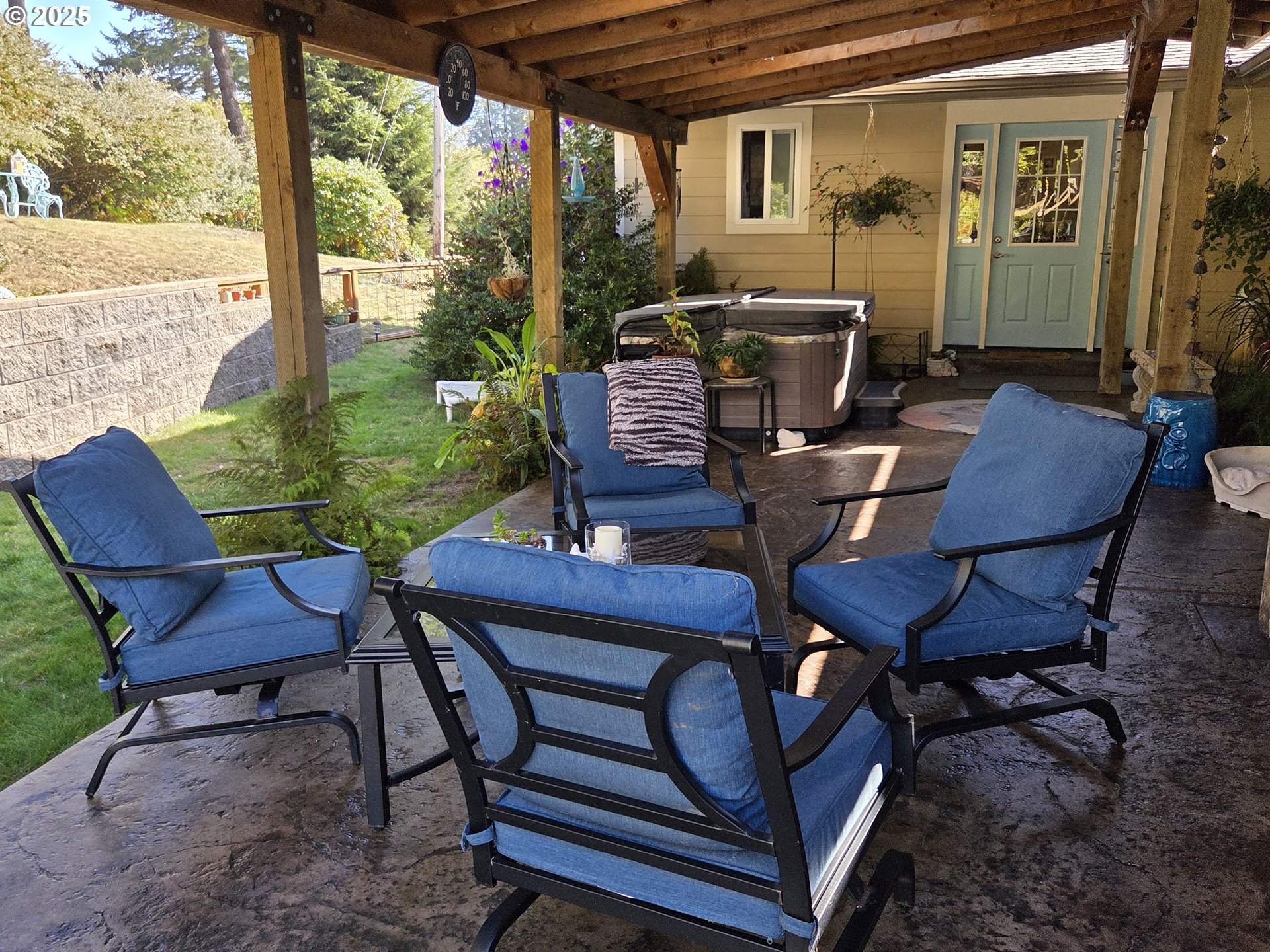 814 Paradise Lane Brookings, OR 97415 - Photo 38 of 47 Covered Patio