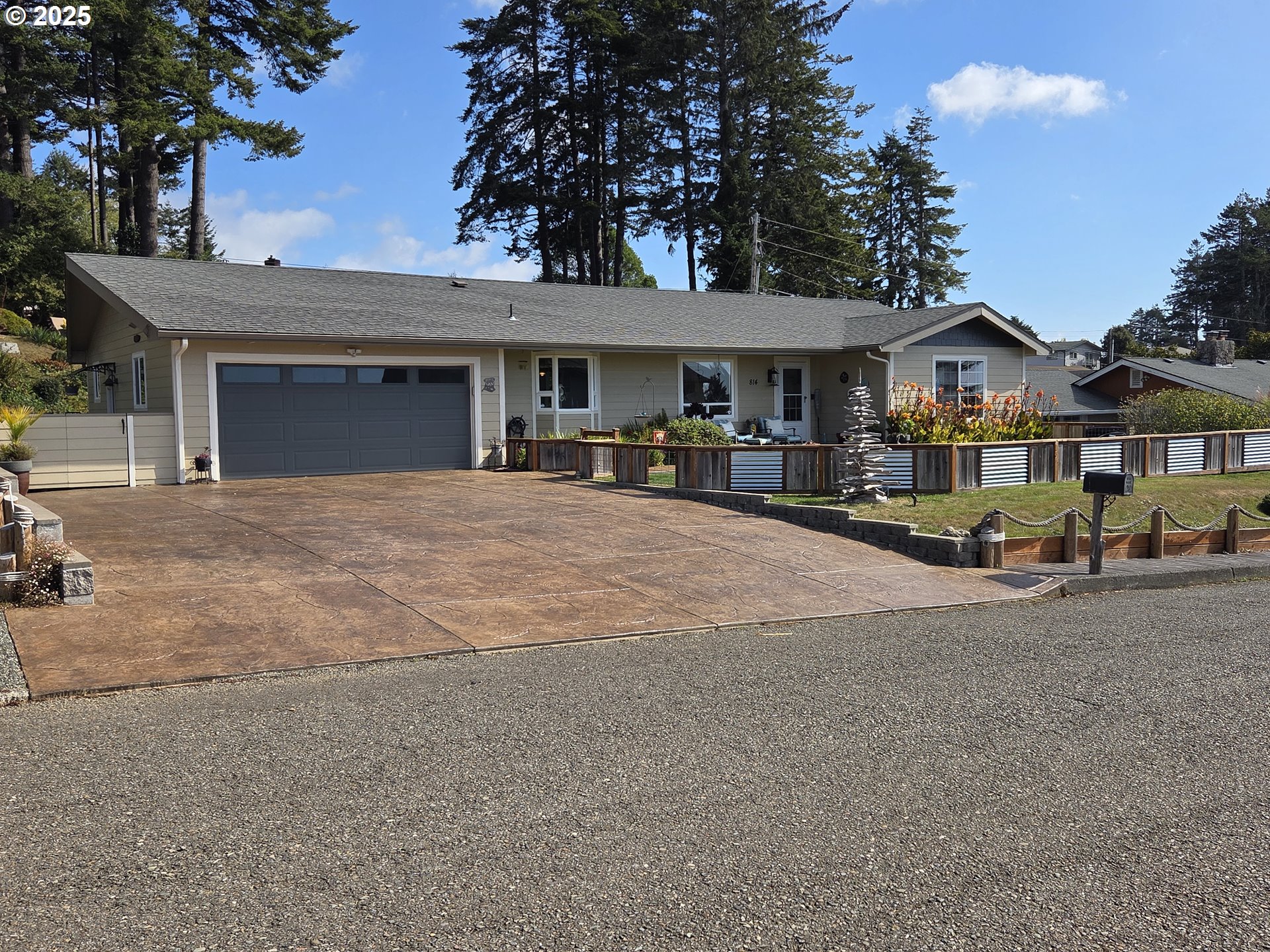 814 Paradise Lane Brookings, OR 97415 - Photo 4 of 47