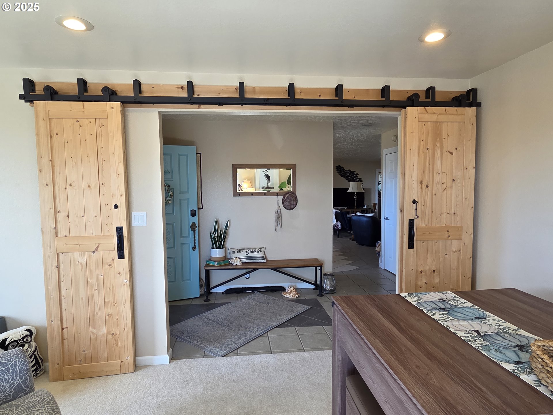 814 Paradise Lane Brookings, OR 97415 - Photo 8 of 47 Living Room