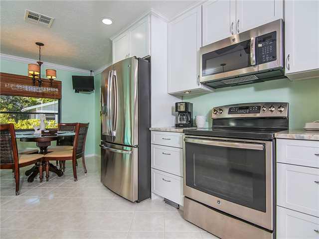 4994 Southeast Horseshoe Point Road Stuart, FL 34997 - Photo 9 of 25 Gallery Image 9