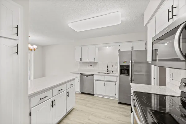 $190,000 | 1049 Greenhaven Drive, Vadnais Heights, MN 55127