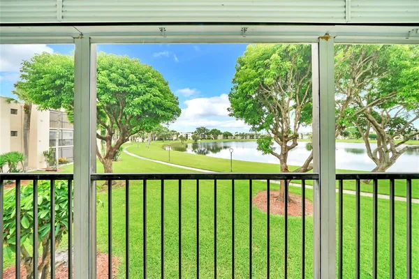 $2,100 | 5250 Las Verdes Circle, Unit 212, Delray Beach, FL 33484