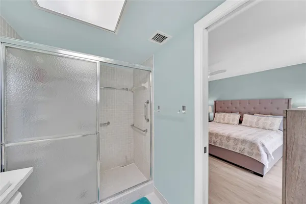 a en suite bathroom with a shower