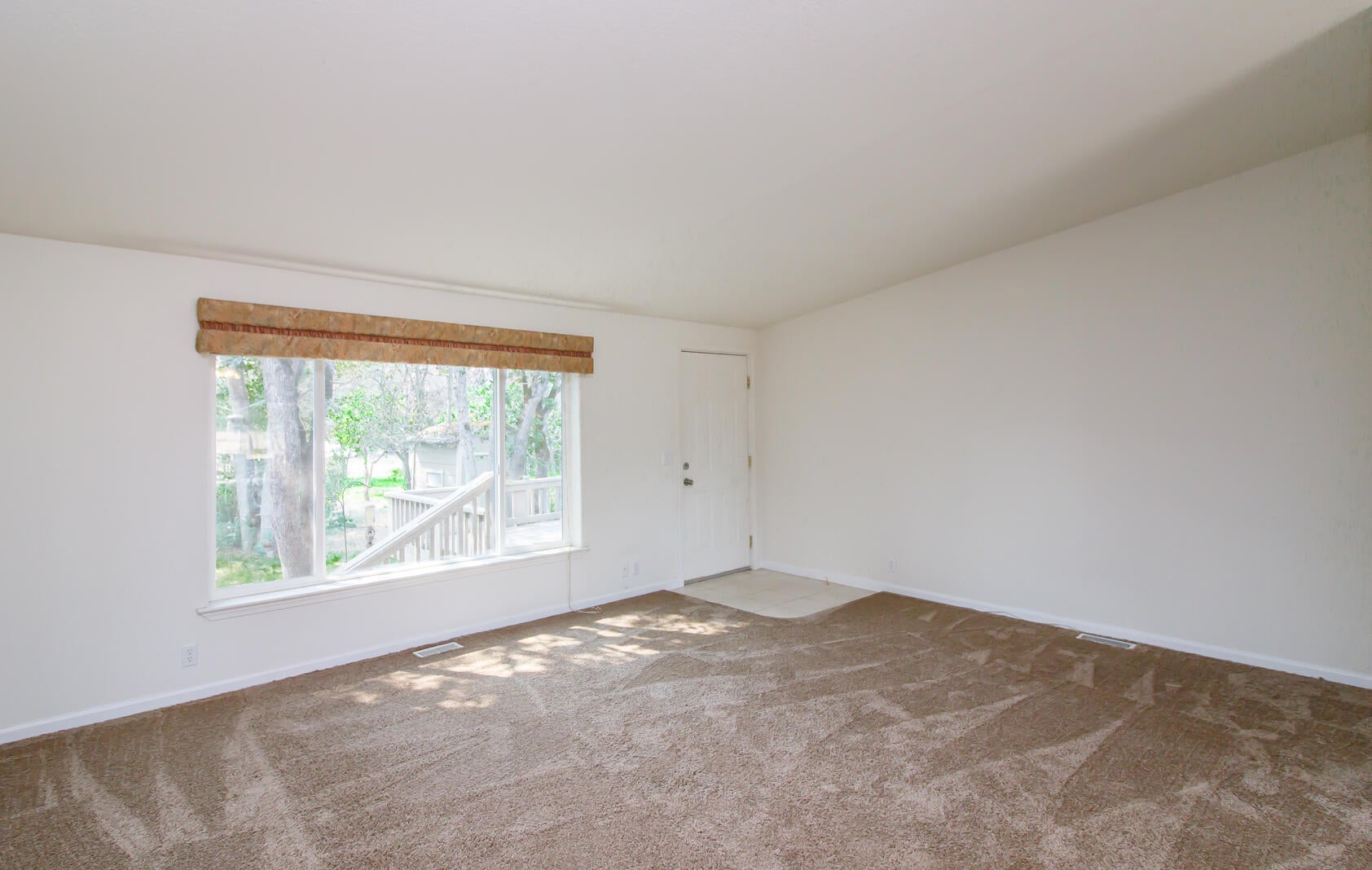 1328 Gibbon Road Central Point, OR 97502 - Photo 6 of 33 6
