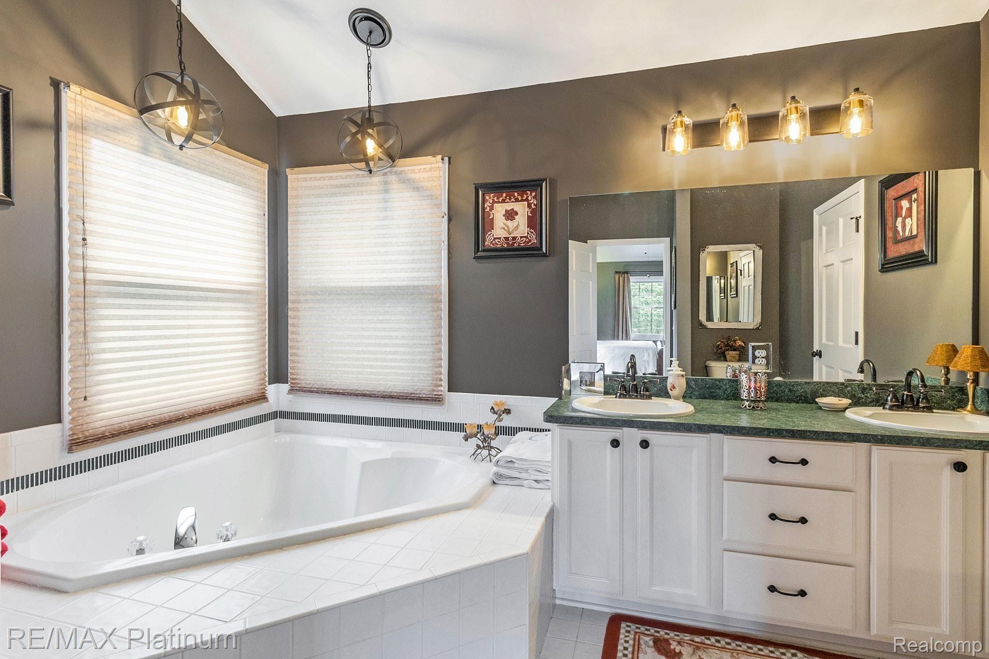 1158 Hunter Road Brighton, MI 48114 - Photo 25 of 37 27.jpg