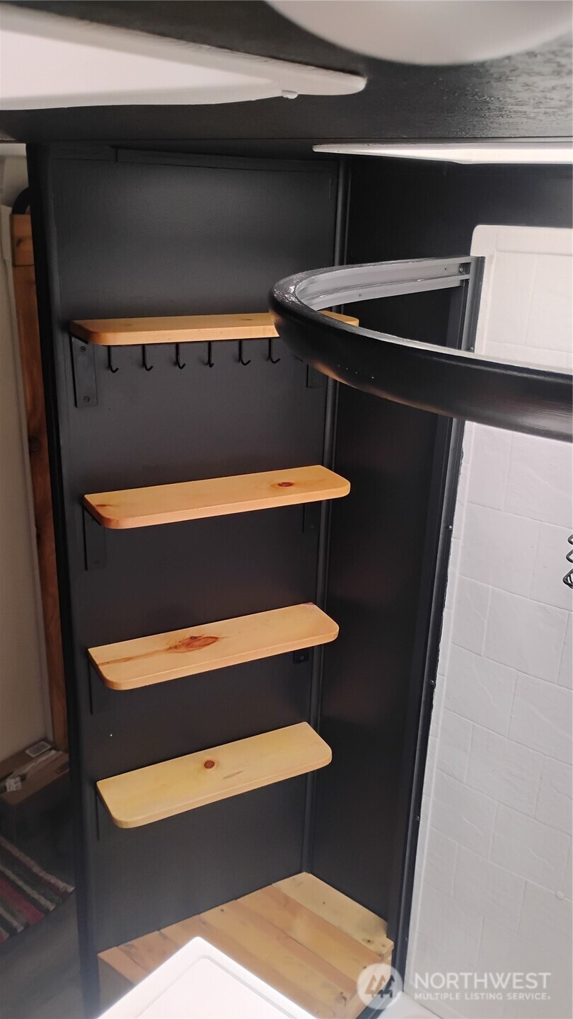 680 North Triton Heights Road Lilliwaup, WA 98555 - Photo 18 of 39 a view of room