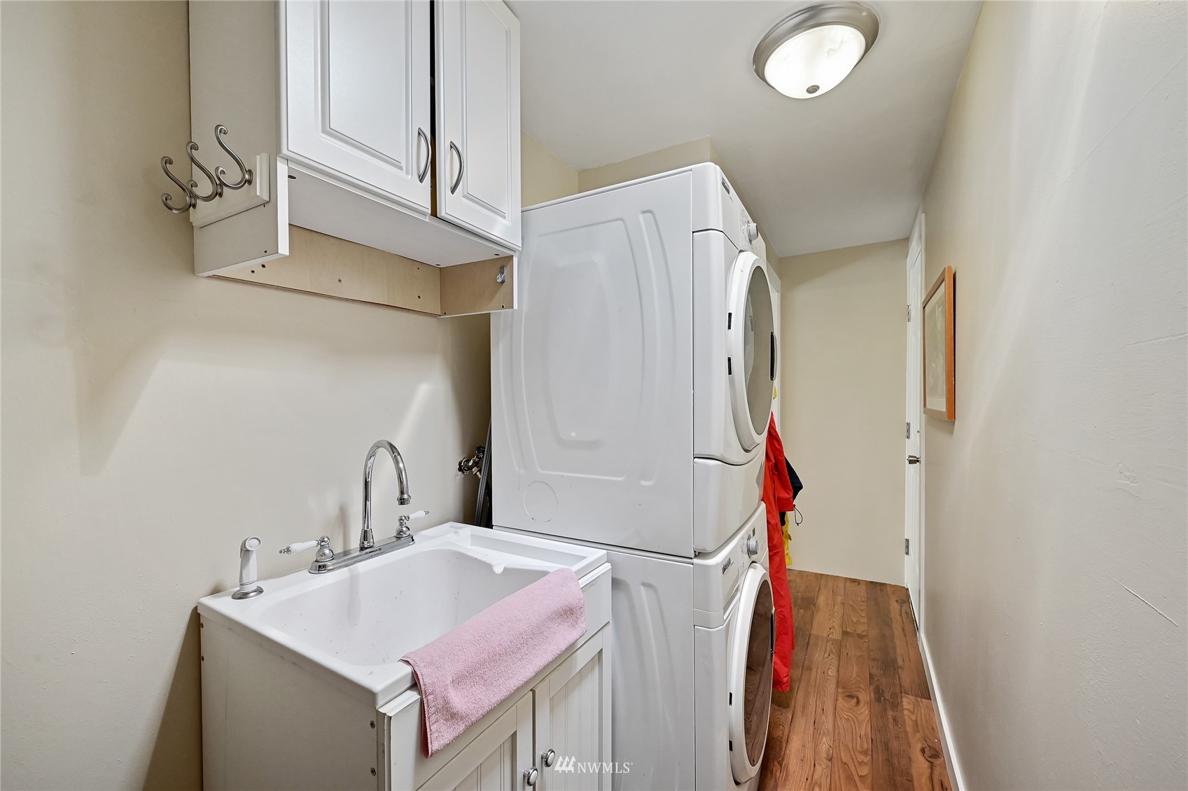 17341 Southeast 134th Street Renton, WA 98059 - Photo 20 of 36 a bathroom with a sink and mirror