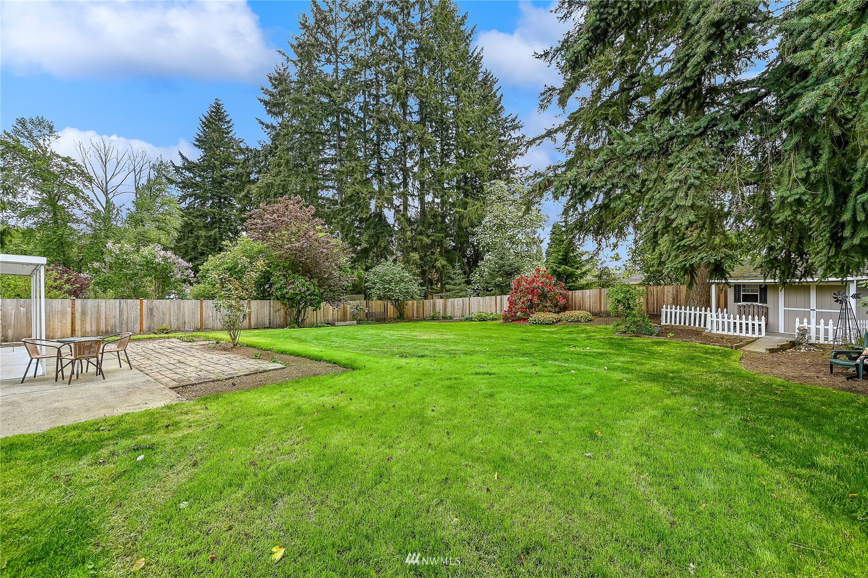 17341 Southeast 134th Street Renton, WA 98059 - Photo 25 of 36 a garden view with a seating space