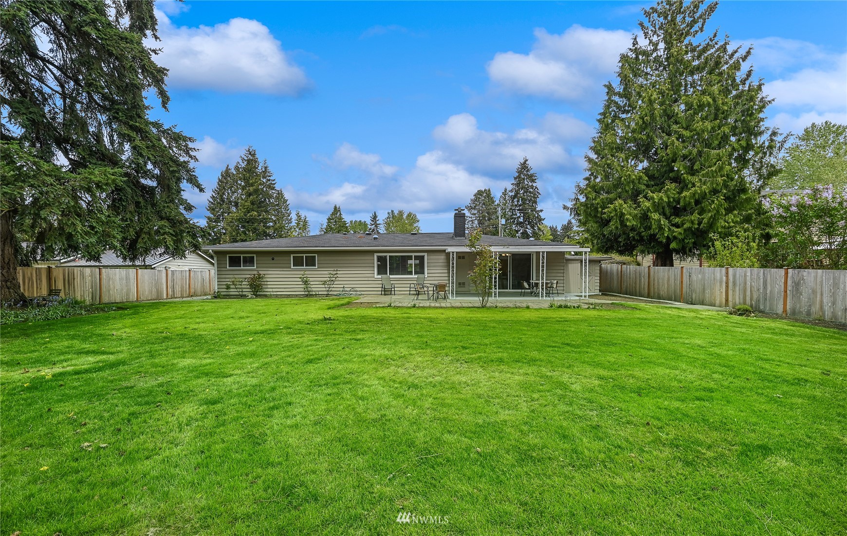 17341 Southeast 134th Street Renton, WA 98059 - Photo 27 of 36 a front view of a house with backyard and garden