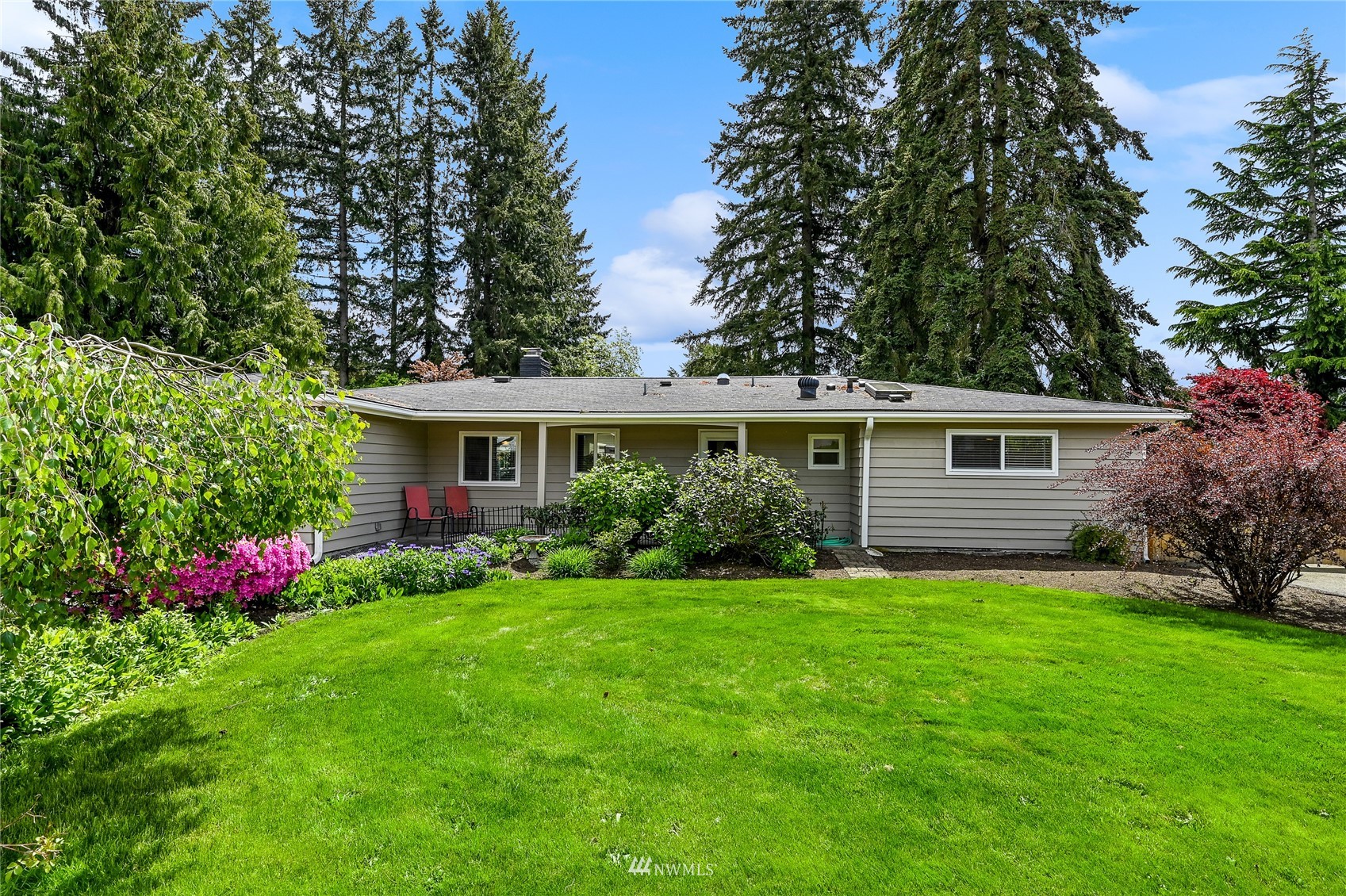 17341 Southeast 134th Street Renton, WA 98059 - Photo 28 of 36 a front view of a house with garden