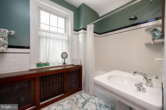 $725,000 | 241 West Anderson Avenue, Phoenixville, PA 19460