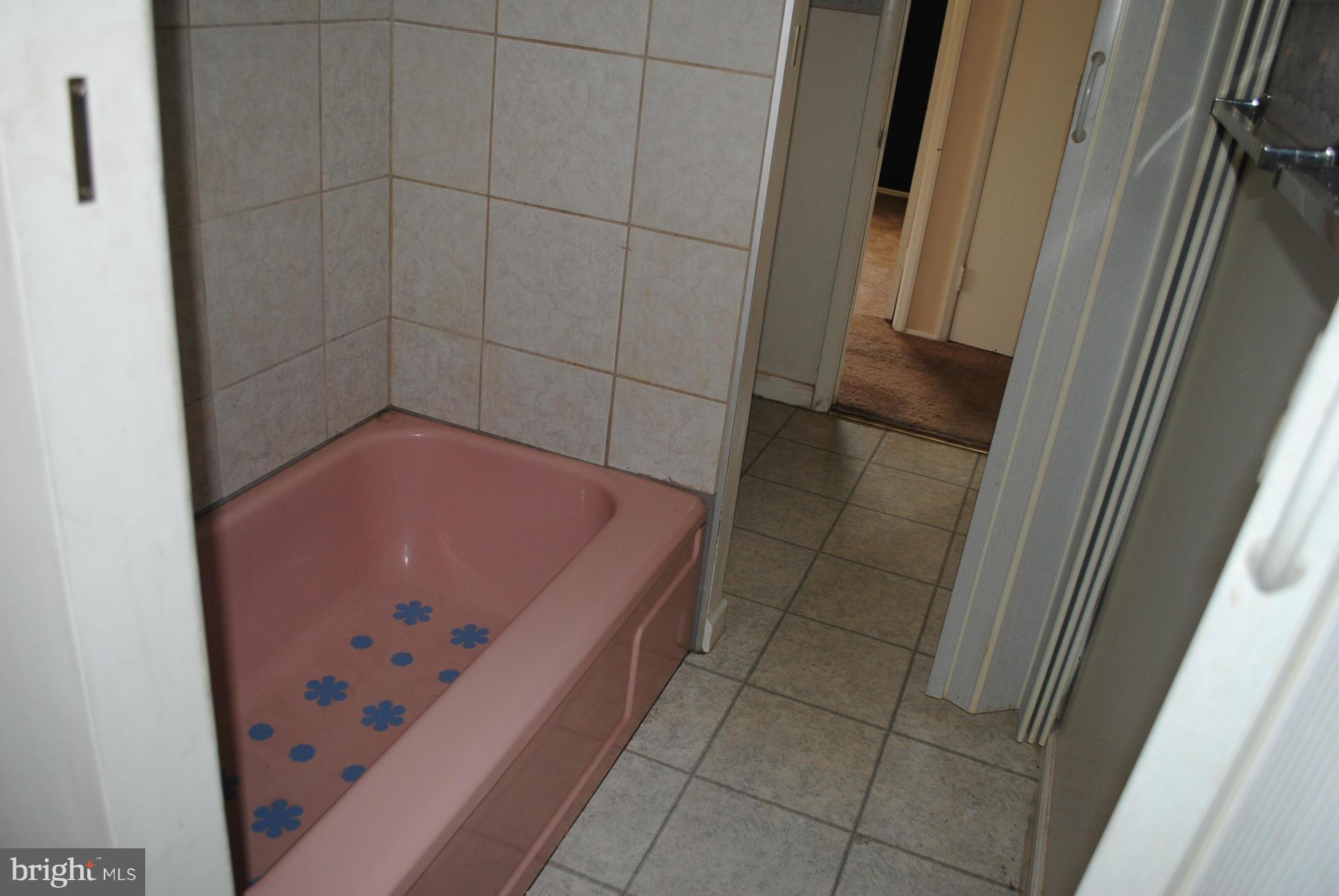 1941 Winder Road Baltimore, MD 21244 - Photo 21 of 22 a bathroom with a bathtub