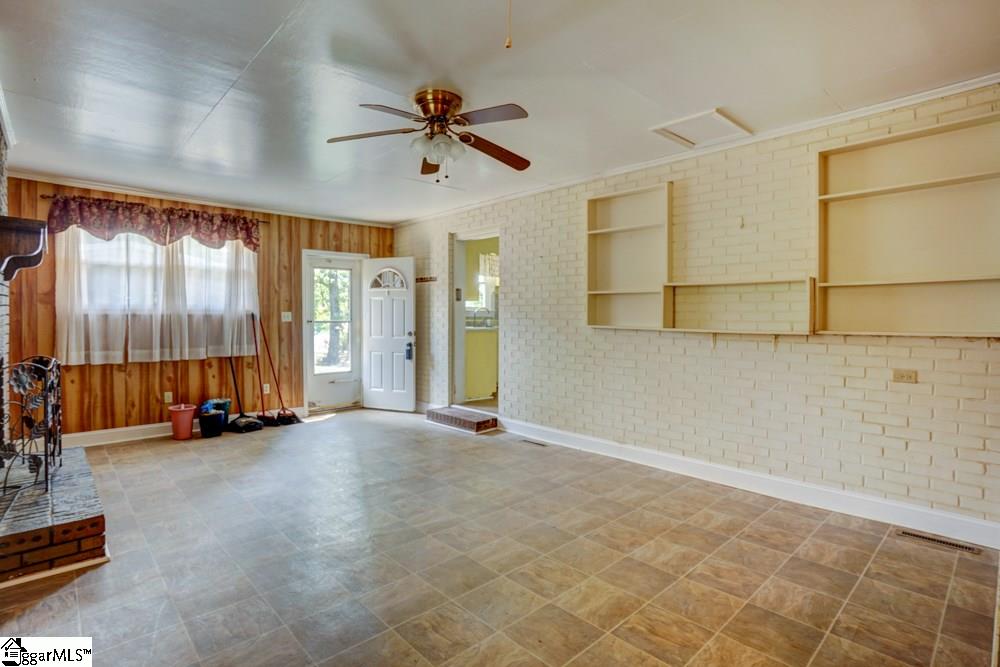 320 Allen Bridge Road Woodruff, SC 29388 - Photo 4 of 26