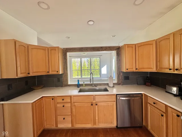 $379,000 | 1230 Boxwood Court, Columbus, IN 47201