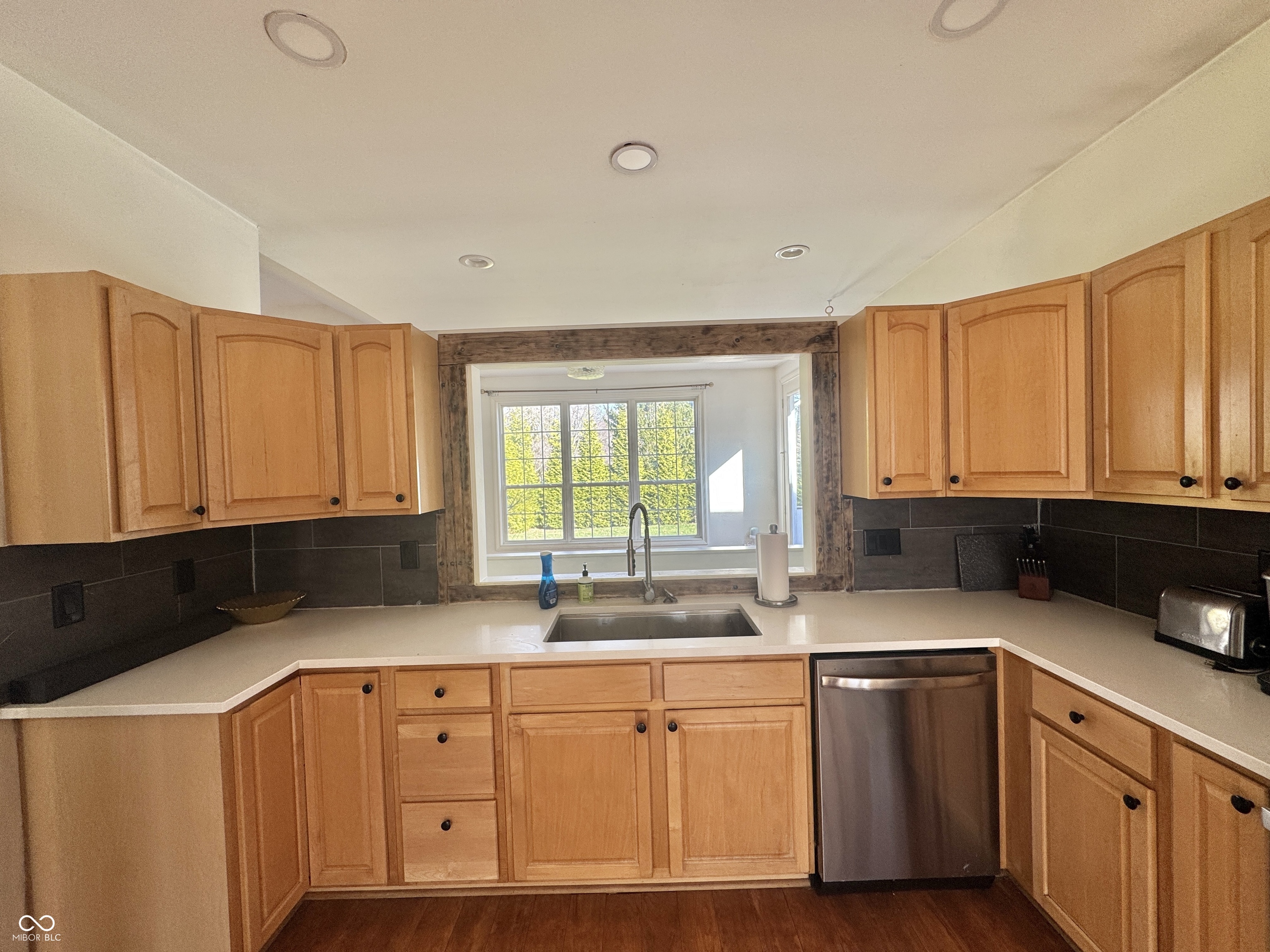 1230 Boxwood Court Columbus, IN 47201 - Photo 9 of 18